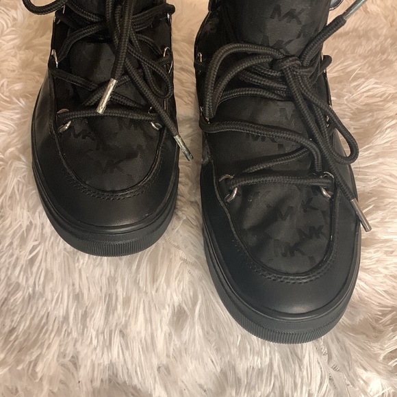 🖤MICHAEL KORS SNOW BOOTS🖤 - Picture 2 of 16